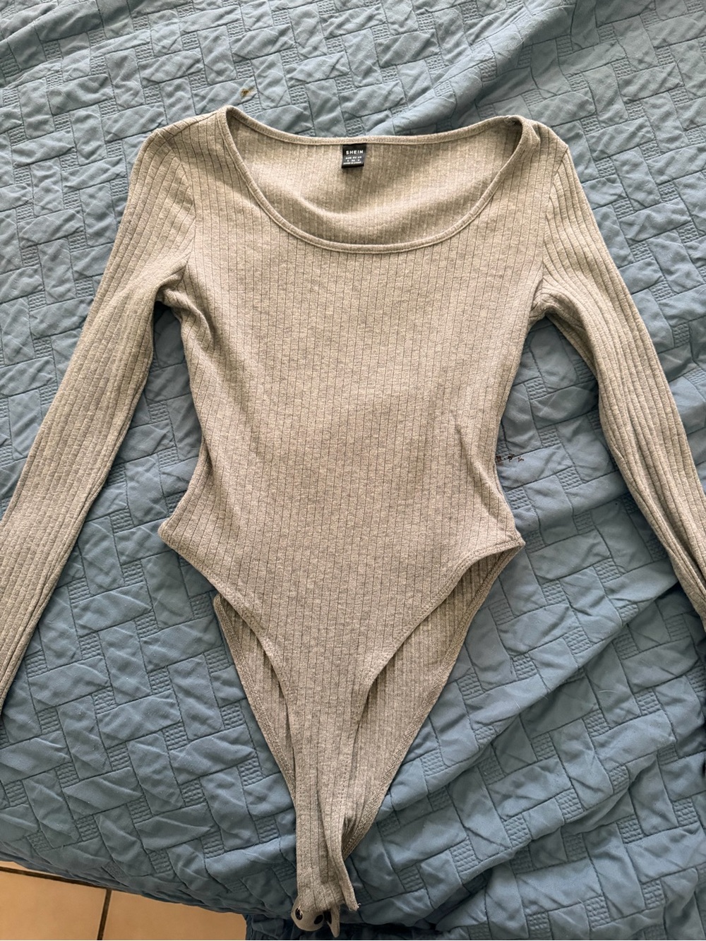 Women’s Ribbed Long-Sleeve One-Piece Bodysuit in Light Gray